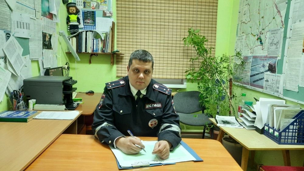 Житель Даровского района поблагодарил за службу  старшего инспектора ДПС Сергея Соколова