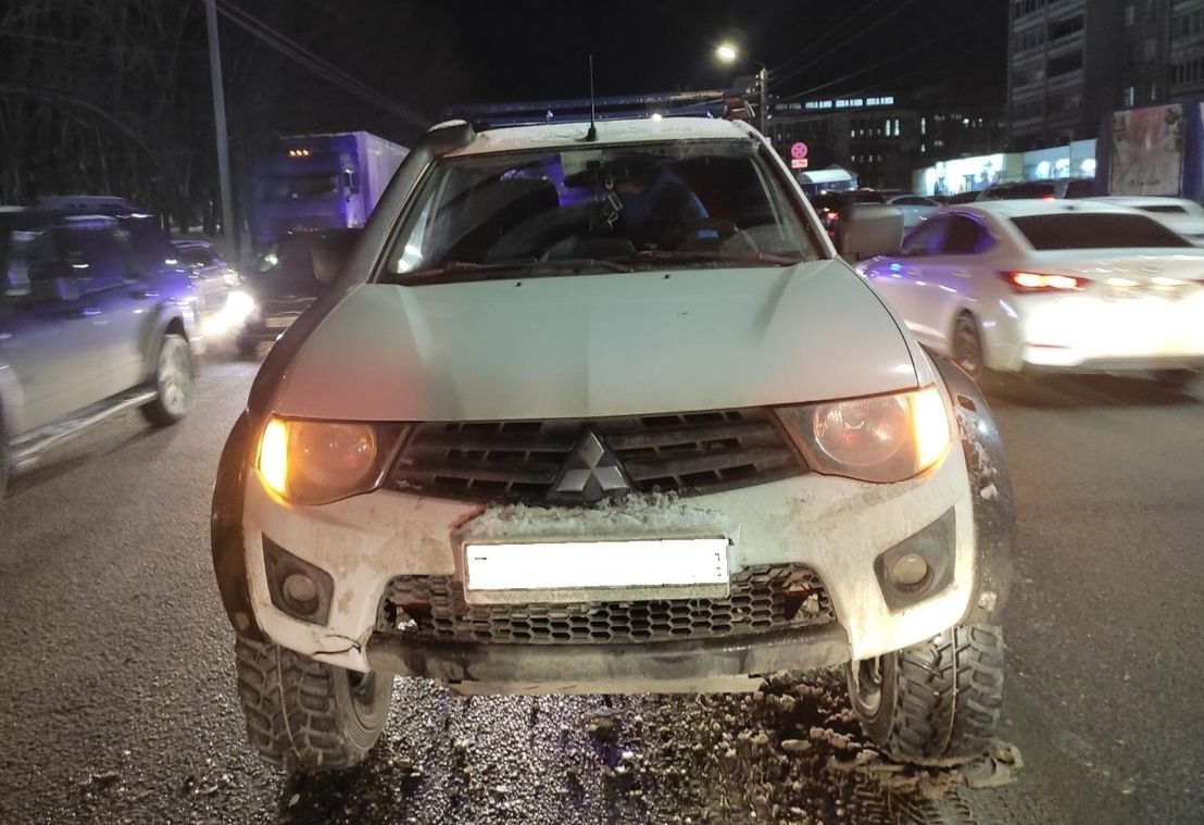 В Кирове водитель автомобиля «Митсубиси Л 200» сбил 13-летнюю девочку-подростка