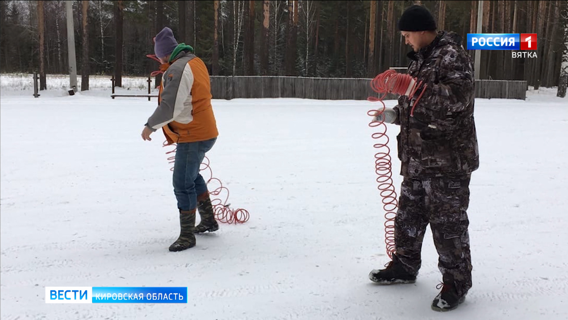 В Каринторфе активисты восстанавливают хоккейную коробку