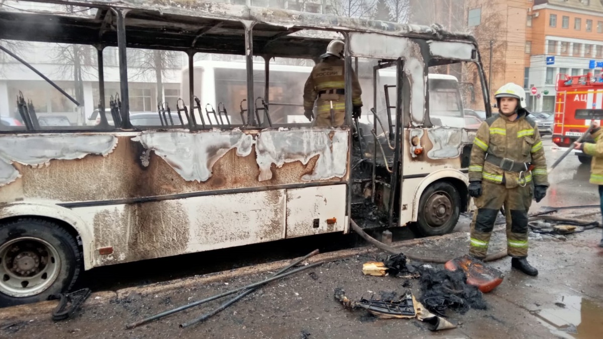 Пожар в автобусе №84 в Кирове стал третьим в истории маршрута