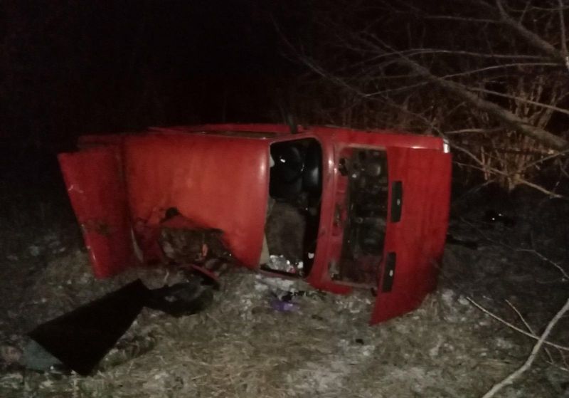 В Верхошижемском районе опрокинулся автомобиль: один человек погиб, двое получили травмы