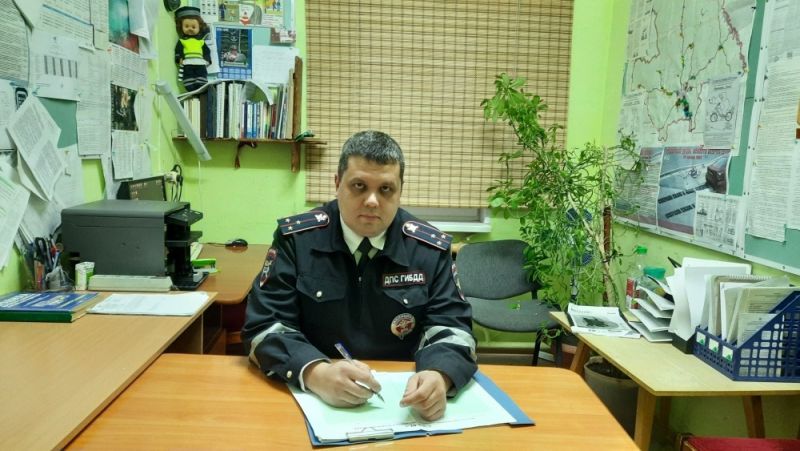 Житель Даровского района поблагодарил за службу  старшего инспектора ДПС Сергея Соколова