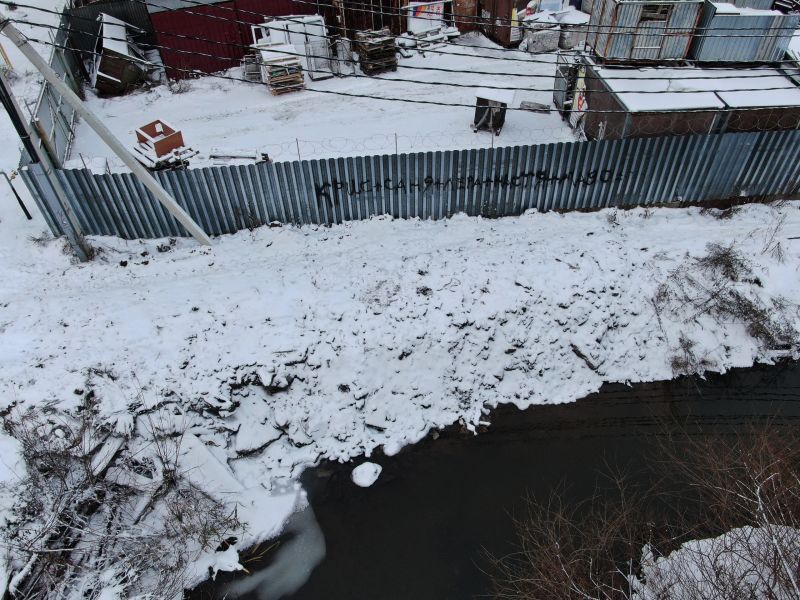 В Кирове проверят информацию о сталкивании отходов в реку Хлыновку