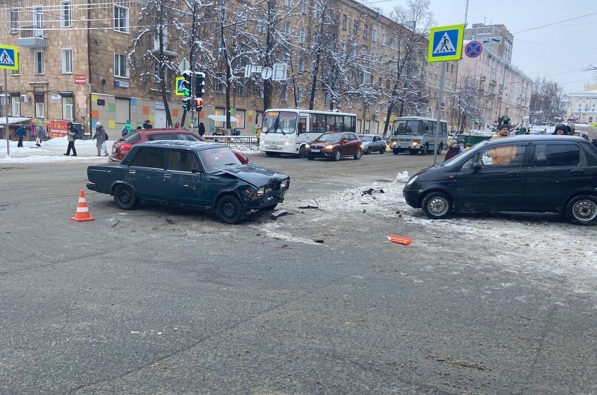 В Кирове в ДТП пострадала автоледи «Дэу Матиз»