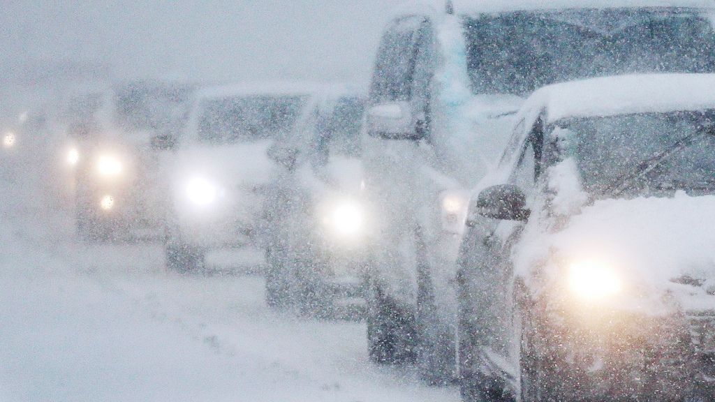 Кировские автоинспекторы напоминают водителям об особой бдительности и осторожности на дорогах в мороз