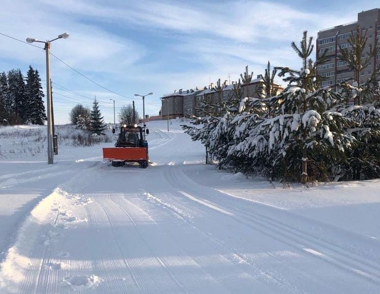 В микрорайоне Радужный для любителей зимних видов спорта подготовлена лыжная трасса
