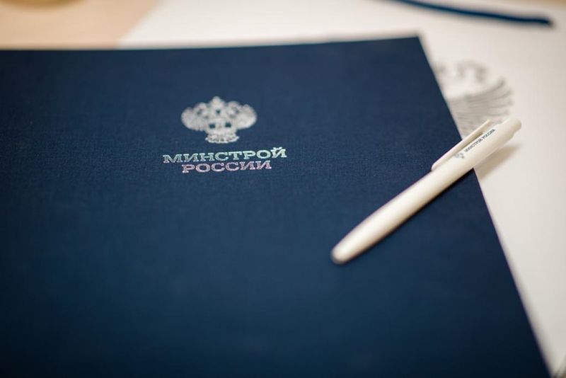 В Минстрое РФ прокомментировали ситуацию со штрафами за остекление балконов