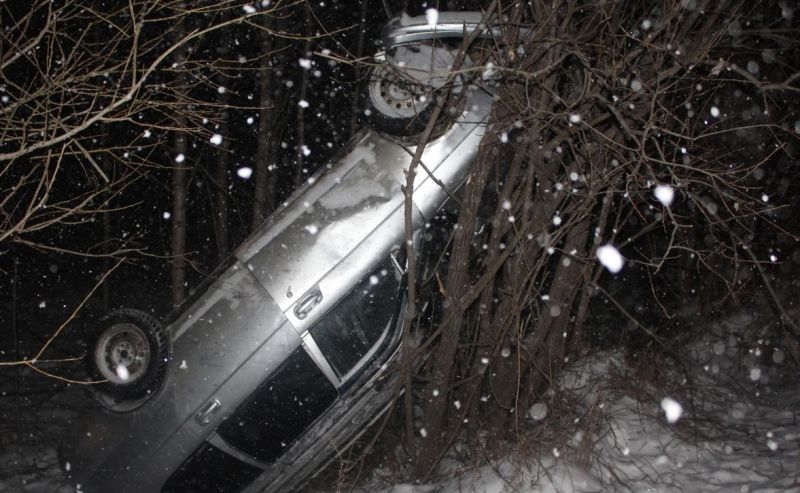 В Куменском районе водитель «Лады Приоры» съехал в кювет и опрокинулся