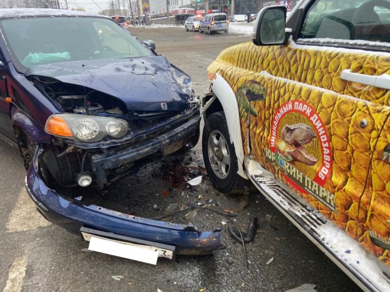 В Кирове столкнулись 4 автомобиля, пострадал один человек