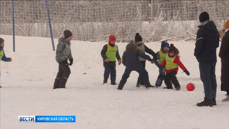 В Кирове состоялся турнир среди детских футбольных команд на снегу