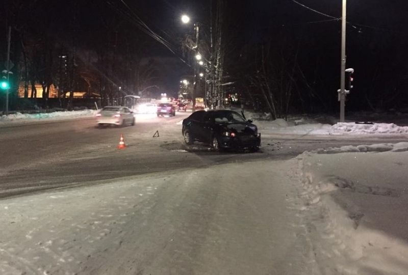 В Кирове второй день подряд на улице Ердякова происходят ДТП с пострадавшими