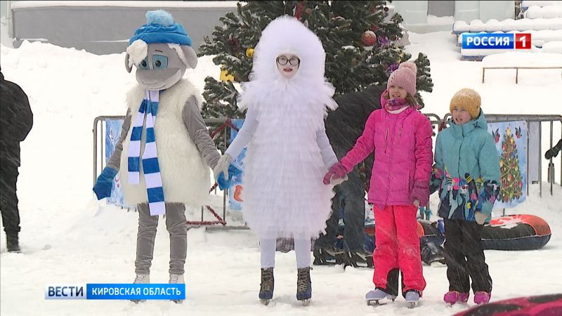 В Кирове для детворы прошли новогодние и рождественские елки