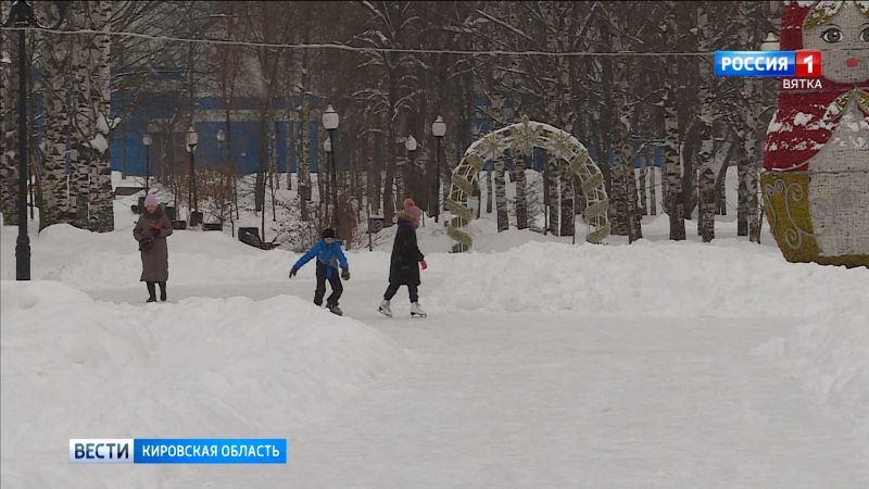 В Кирове пожаловались на неочищенный каток в Кочуровском парке