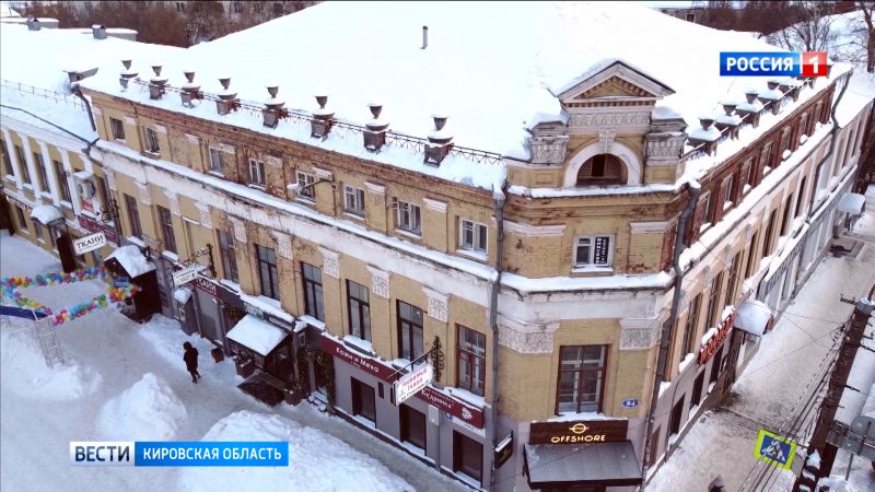 В Кирове разрушается историческое здание на улице Спасской