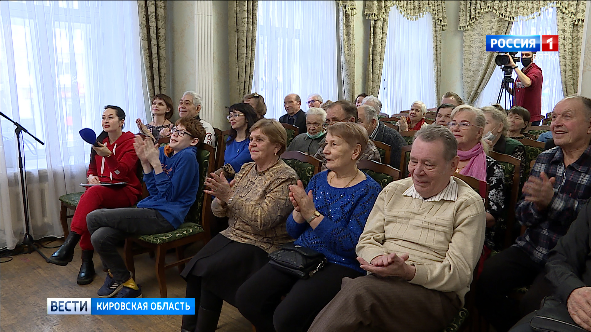 Артисты столичного цирка выступили перед кировскими ветеранами