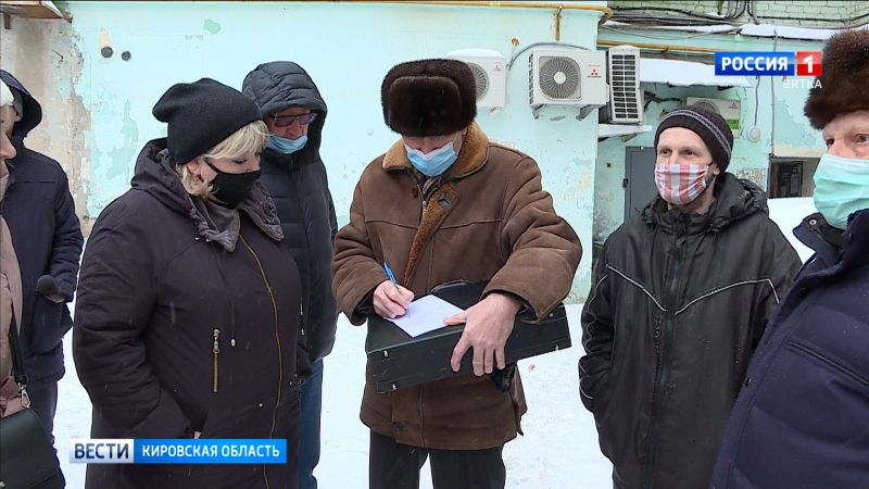 В Кирове обследовали дом на Ленина, где обвалилось перекрытие в подъезде