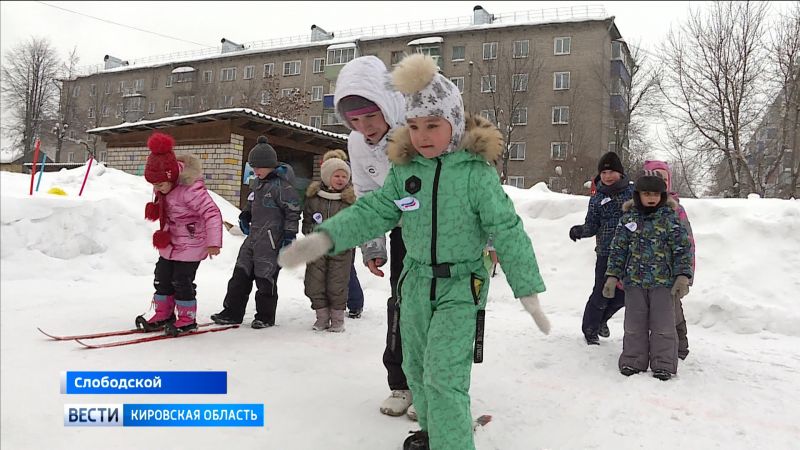 Болельщики из детсада в Кировской области горячо поддерживают олимпийцев