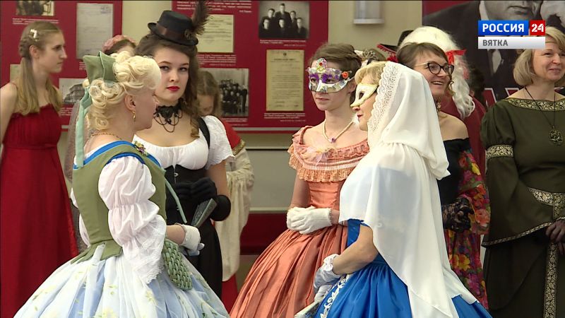 В библиотеке имени Герцена прошёл ежегодный бал-маскарад