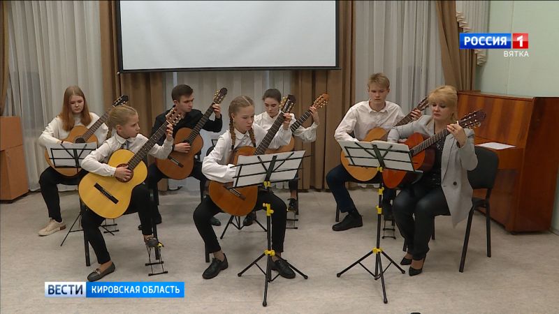 После перерыва в библиотеке имени Лиханова вновь зазвучали гитары