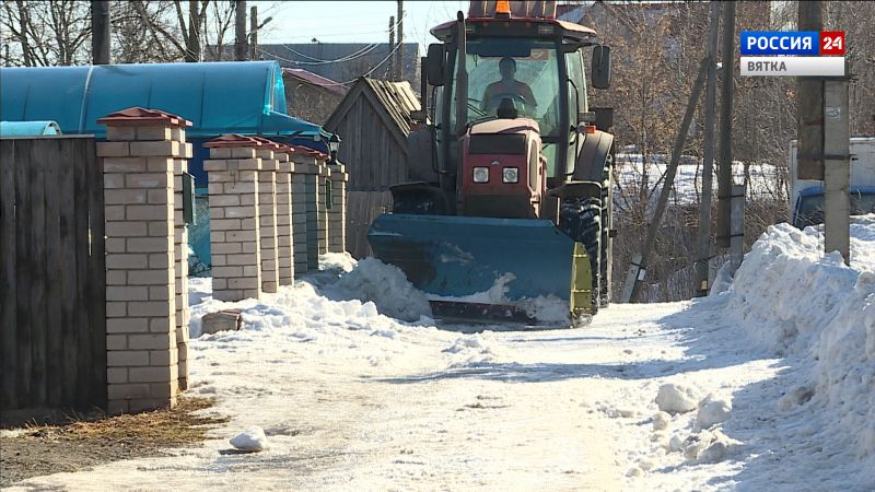 В Кирове подрядчики приступили к расчистке грунтовых дорог