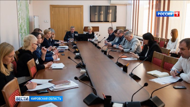 В Кирове обсудили цены и наличие товаров первой необходимости в магазинах