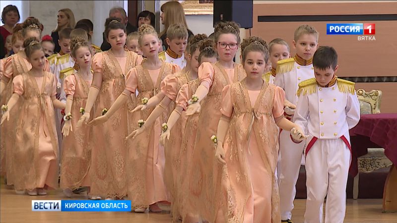 В кировском драмтеатре состоялся городской юнармейский бал