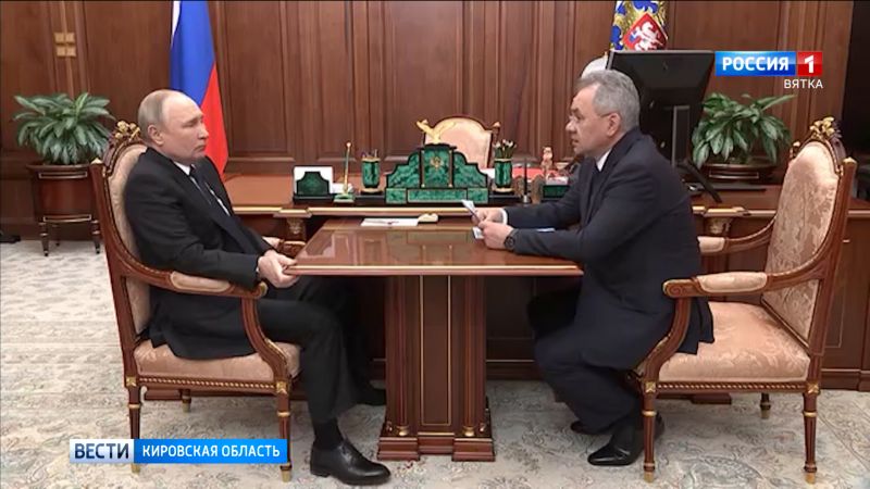 Путин предложил увековечить память российских военных, погибших в Донбассе