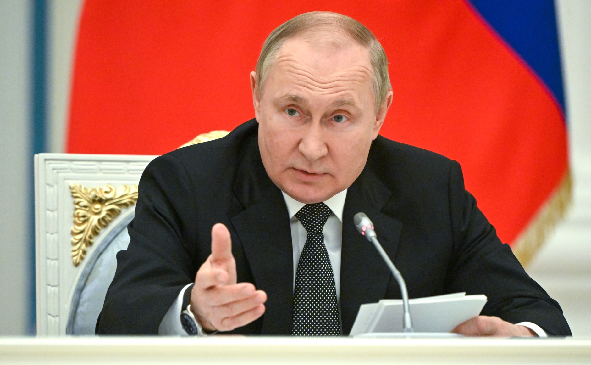 Владимир Путин объявил о повышении МРОТ, прожиточного минимума, пенсий на 10%