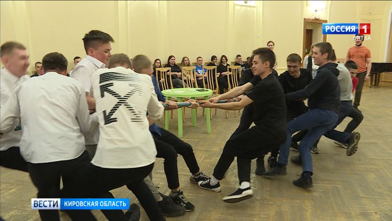 Кировским студентам предложили провести «Один день в армии»