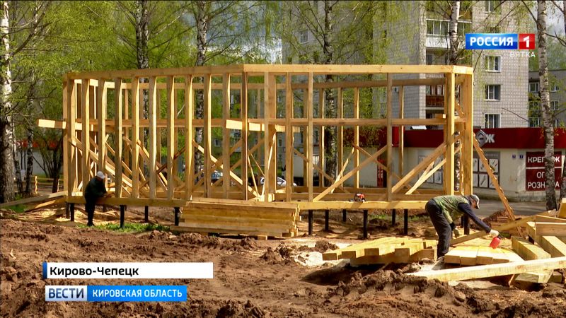 В Кирово-Чепецке возобновились работы в школе N 7 и в сквере «Река времени»