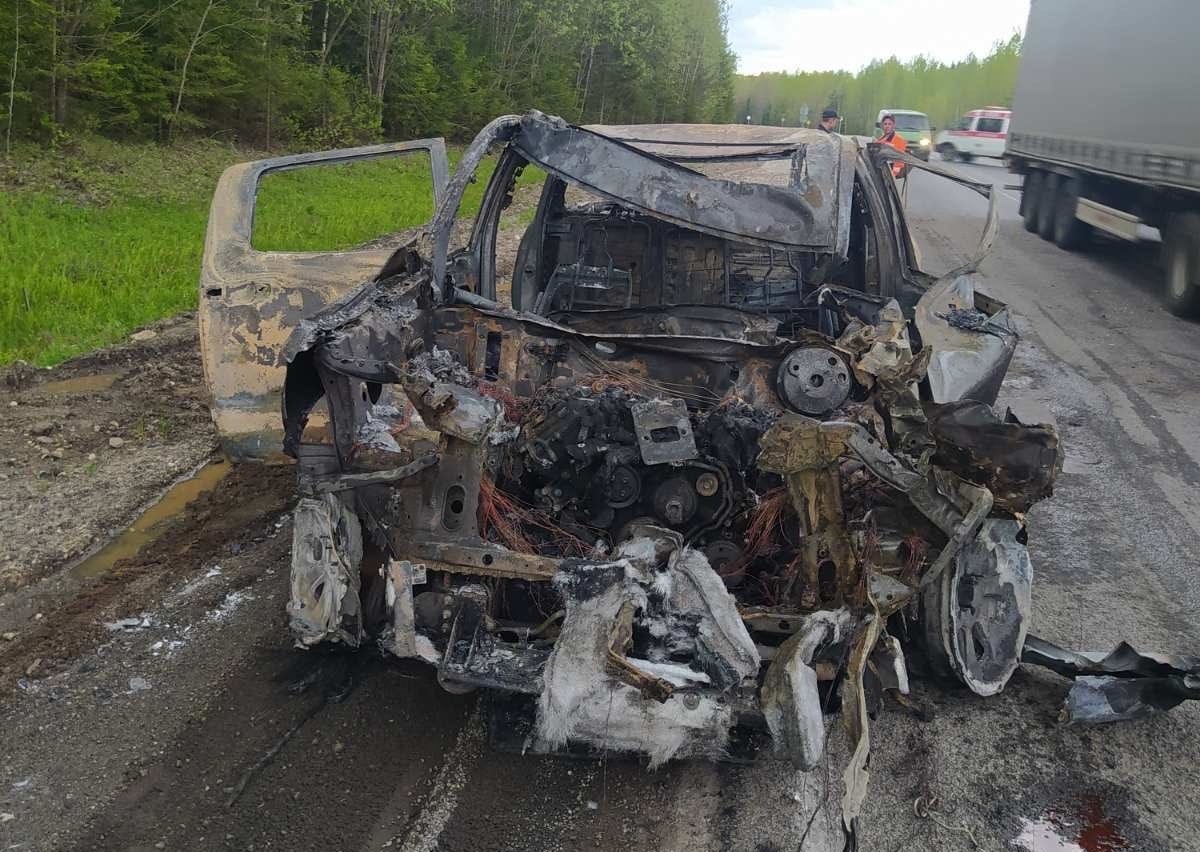 В Омутнинском районе в результате аварии сгорел автомобиль