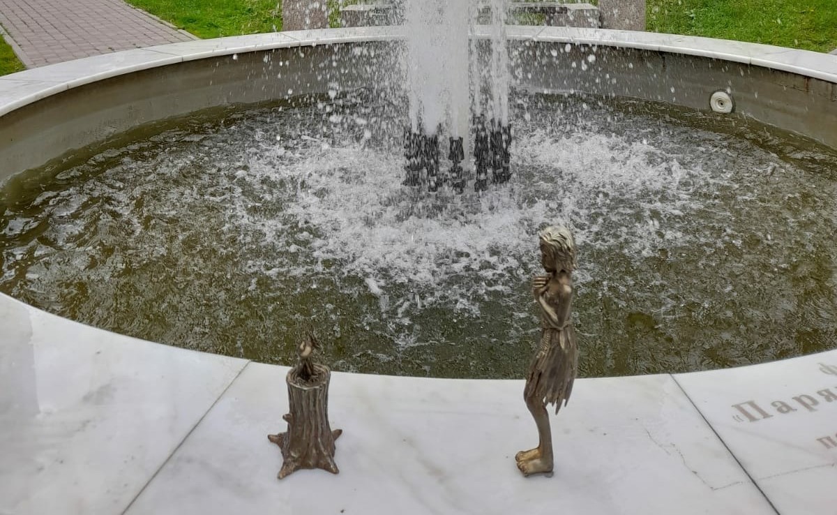 В Кирове у «Парящего камня» появилась кикимора