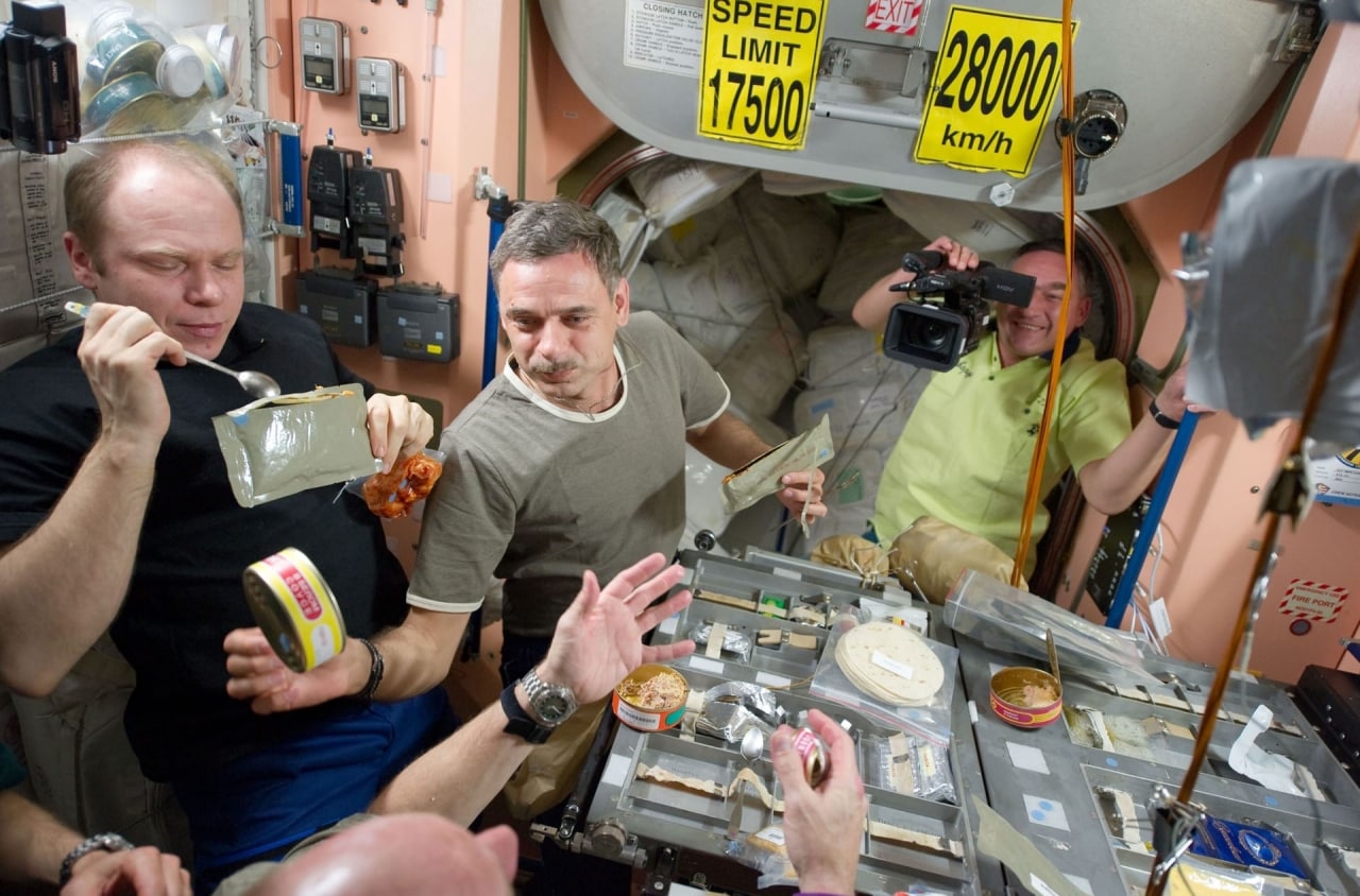 Кировчане смогут посидеть за столом космонавтов