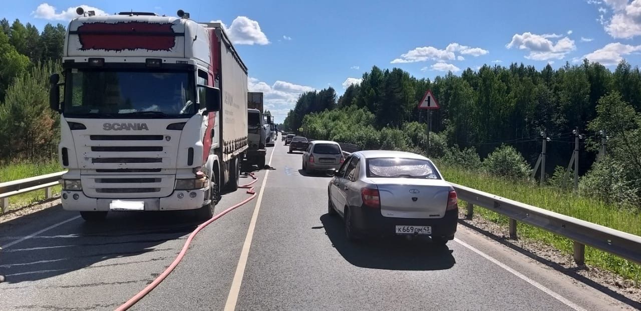 В Кирово-Чепецком районе столкнулись два грузовика