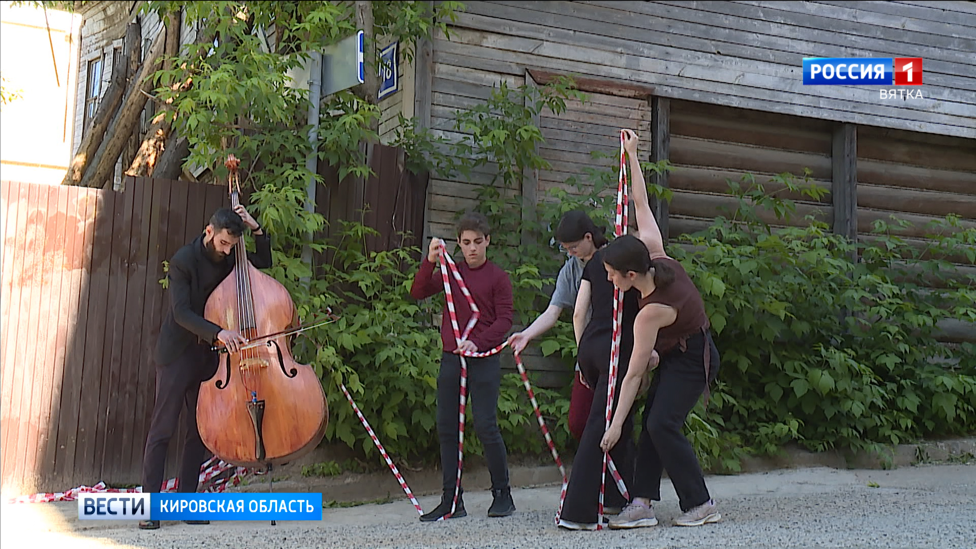 Кировчанам рассказали о старинных домах языком искусства