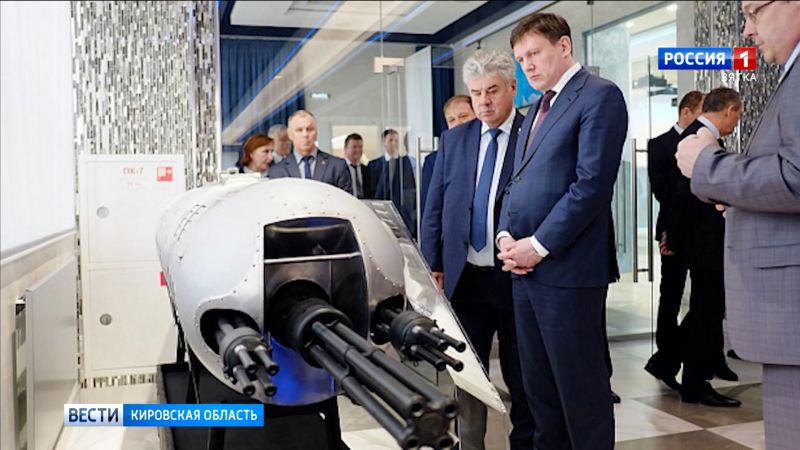 Виктор Бондарев оценил продукцию кировского завода «АВИТЕК»