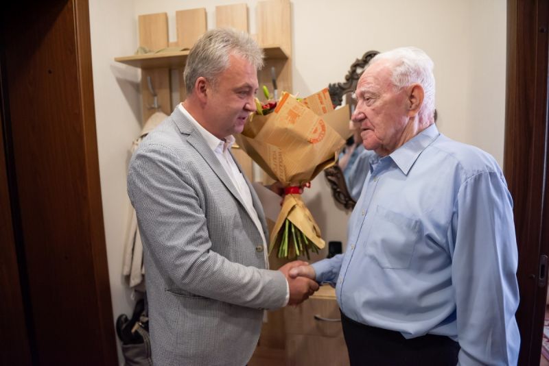 Почетному гражданину города Кирова Евгению Жуйкову исполнилось 95 лет