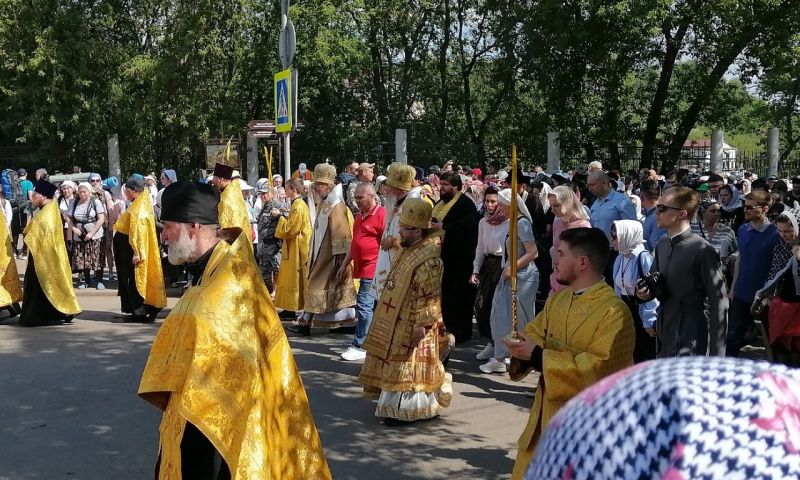 Из стен Трифоновой обители вышел Великорецкий крестный ход