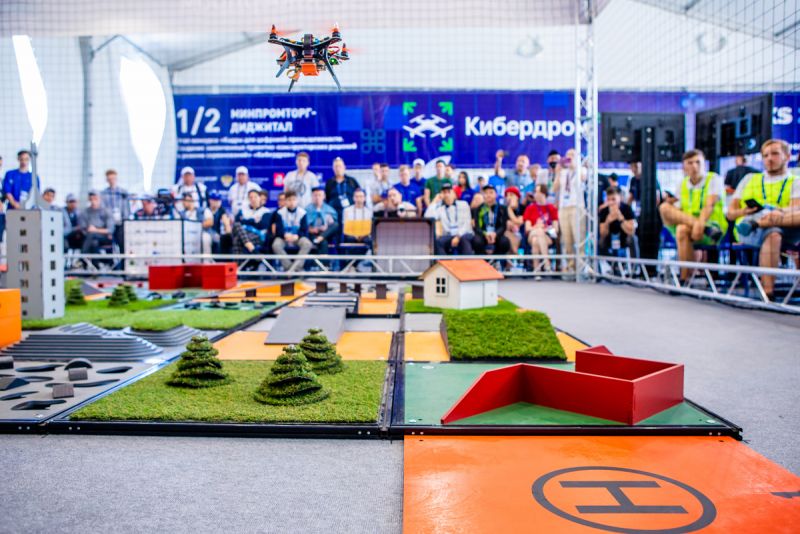 Команда «Вятка» вышла в полуфинал всероссийского конкурса «Кибердром»