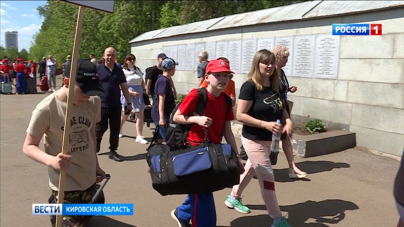 Юные кировчане отправились в загородные лагеря