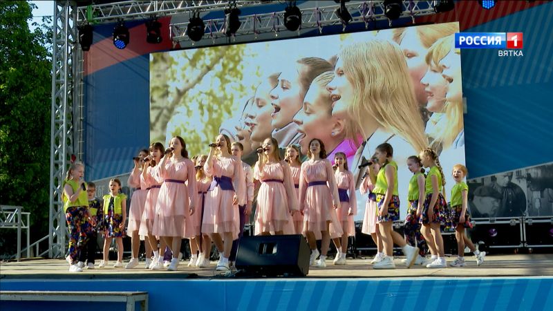 Театральной площади состоялся караоке-фестиваль «Вятка»