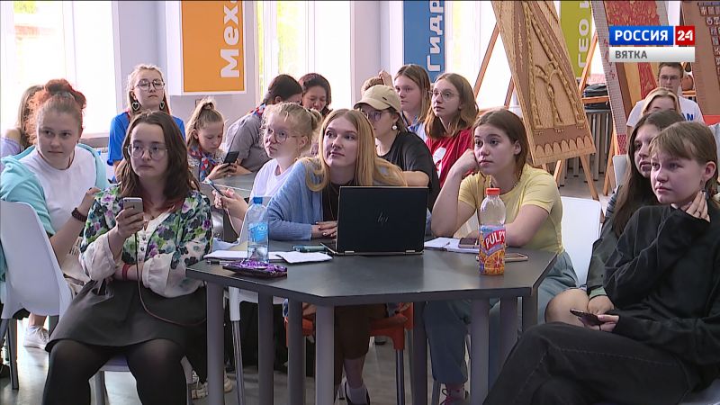 В Кирове проходит межрегиональный форум школьных пресс-служб