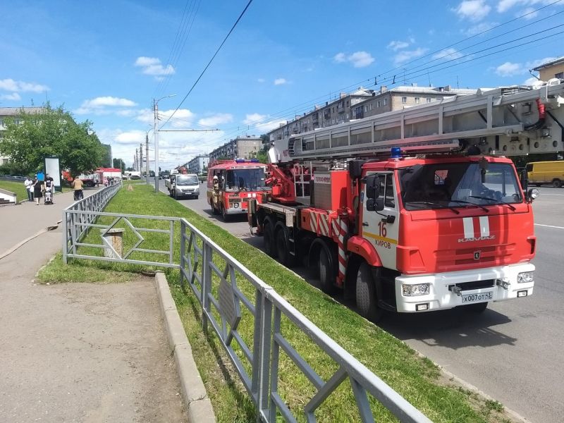 В Кирове в тушении пожара принимала участие автолестница