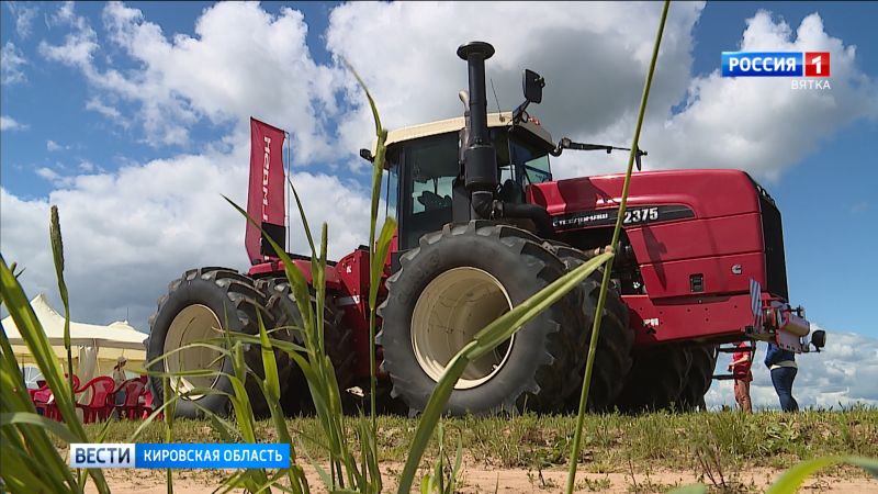 Вятским аграриям рассказали о передовой сельскохозяйственной технике