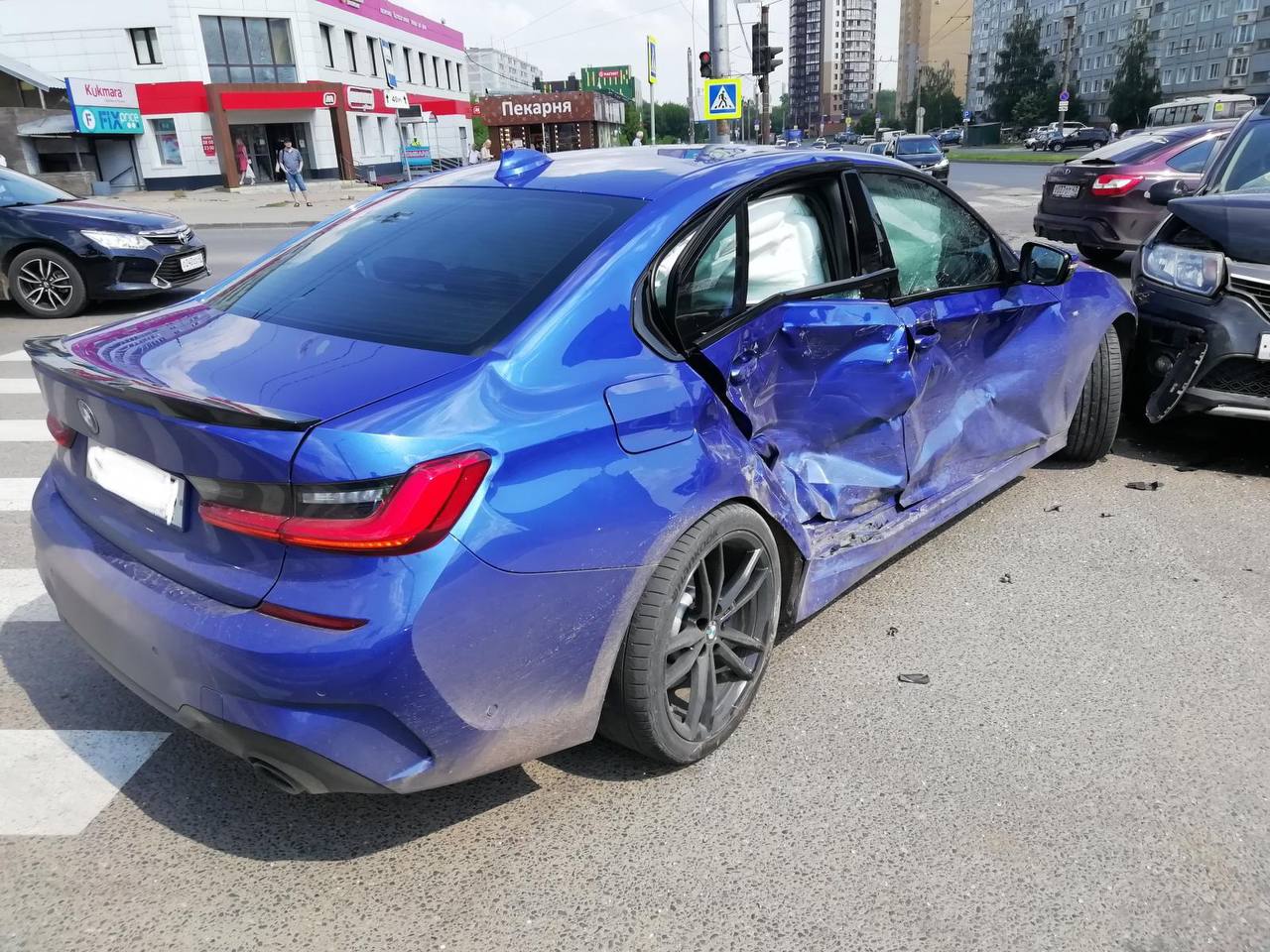 Два человека пострадали в аварии на улице Риммы Юровской