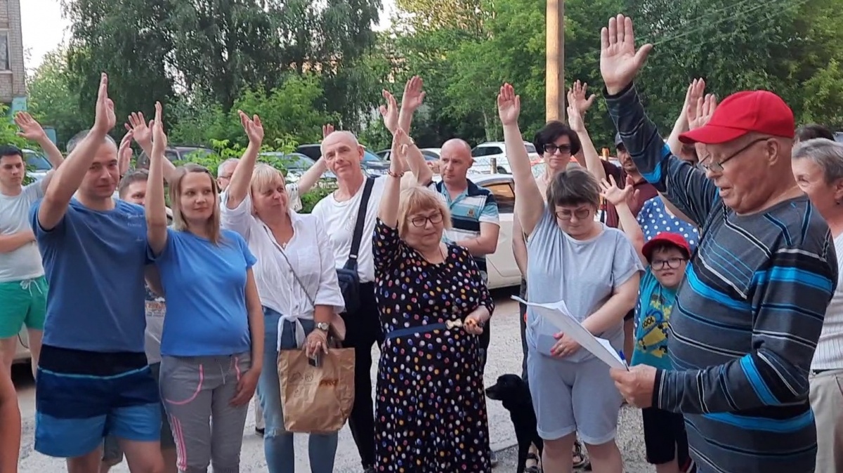 Жители кирова. Киров население 2022. Население города кирова кировской области. Киров город население. Парад в нововятске киров.