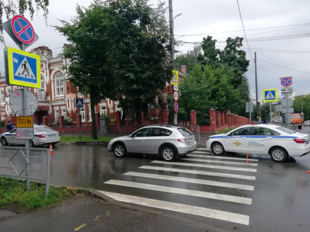 В Кирове водитель «Субару» не пропустила пешехода на «зебре»