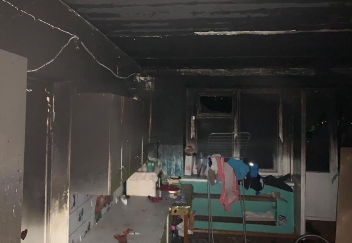 В Кирове из горящего дома эвакуировали 17 человек