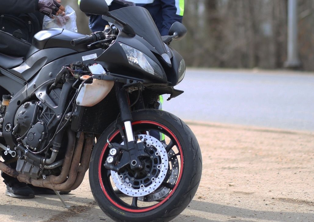 В Кировской области водитель микроавтобуса сбил мотоциклиста