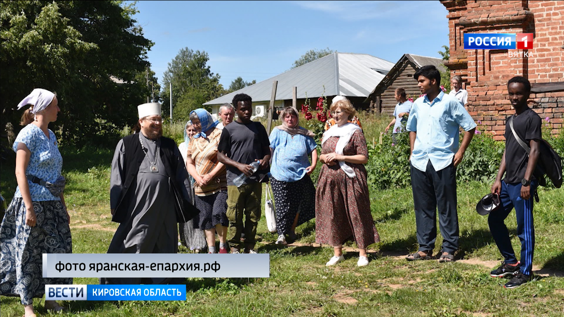 Студенты из Руанды, Шри-Ланки и Китая реставрируют храм в Тужинском районе